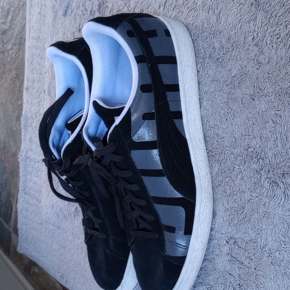 Used Puma suede black sneakers